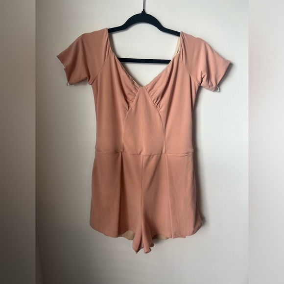 NBD x REVOLVE Blush Pink Coral Off Shoulder Short Sleeve Romper Medium - Picture 4 of 7
